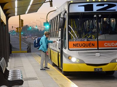 El boleto del transporte interurbano entre Centenario y Neuquén Capital subió más del 10%