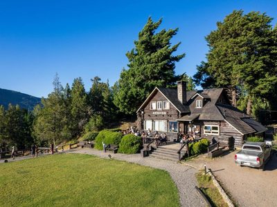 San Martín de los Andes: cómo es la experiencia de merendar en la Casa de Té Arrayán, la más antigua de la Patagonia