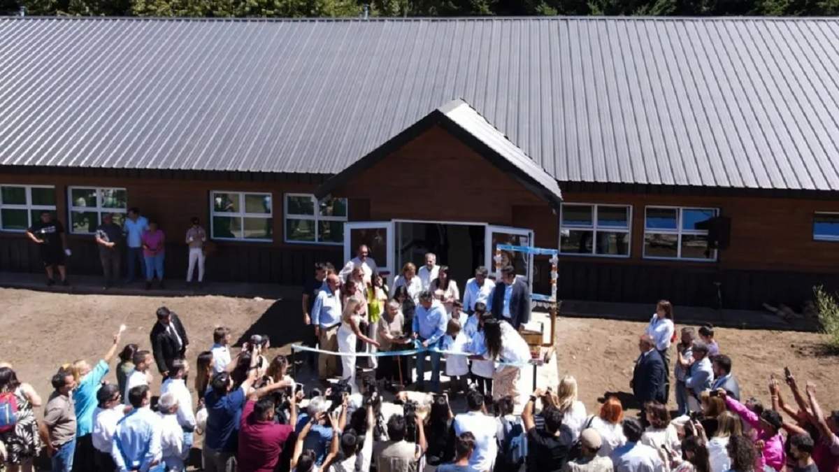 Inauguración de la escuela 116 de Lolog. Fuente (Neuquén Informa)