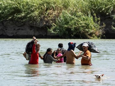 Una tragedia que no acaba: varias personas murieron al intentar cruzar el río Bravo a Estados Unidos