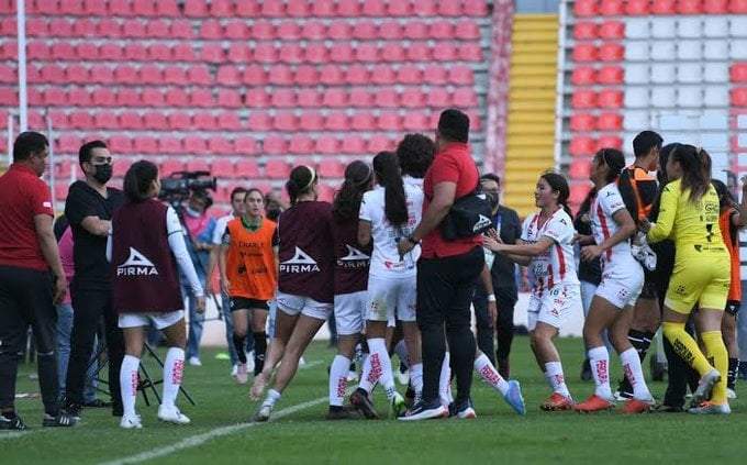 Pelea entre jugadoras del Necaxa y Santos