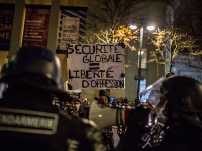 Brutalidad policial en Francia contra un hombre afrodescendiente: cuatro policías inculpados