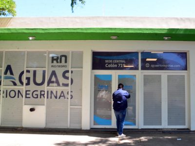 Vecinos de General Roca reclamaron por pérdidas de agua: cuál fue la respuesta de ARSA