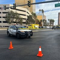 Explota camioneta CyberTruck a las puertas de un hotel de Donald Trump en Las Vegas (Video)
