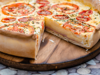 Tarta en licuadora de tomate con queso: queda súper rica, jugosa y estará lista en pocos minutos