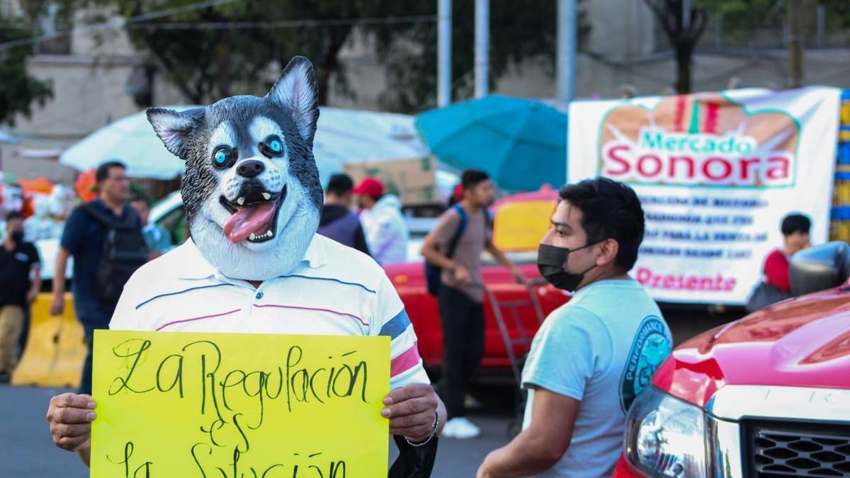 Bloqueo de locatarios en Fray Servando y Circunvalación