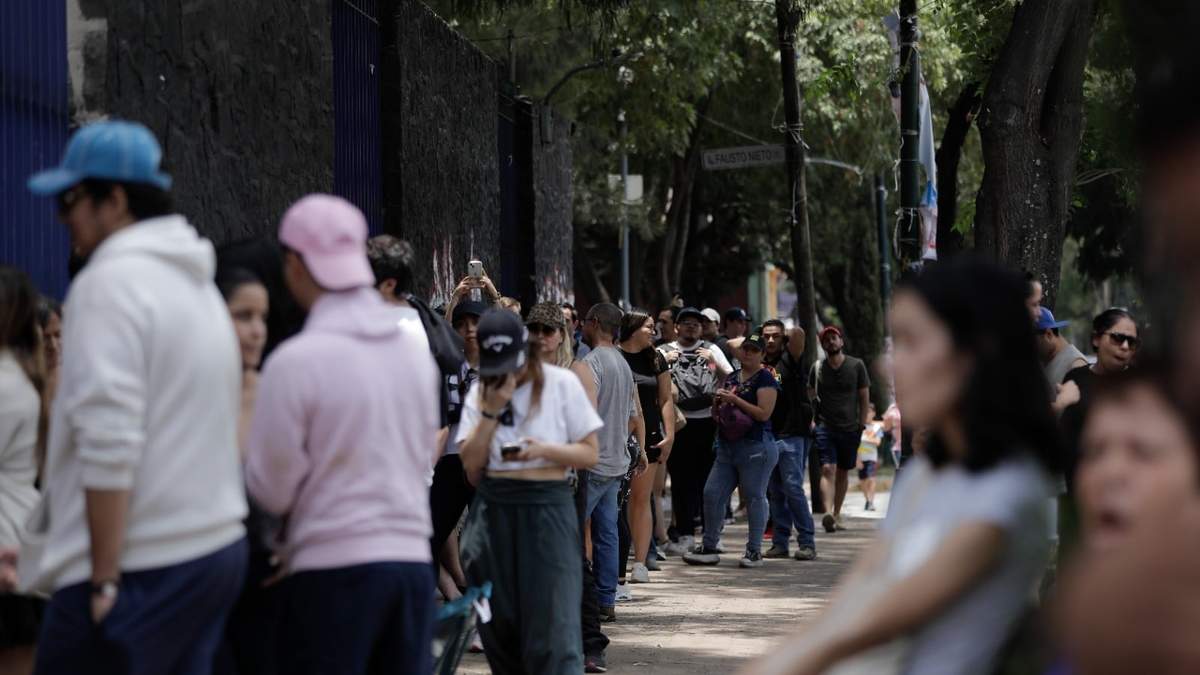 Largas filas en la CDMX