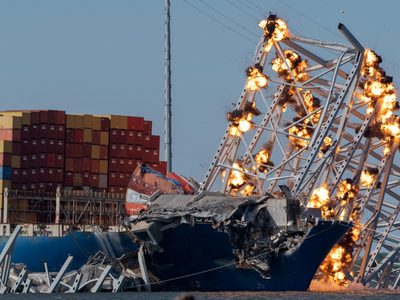 Dos meses después, tripulación sigue atrapada en el barco que chocó contra puente en Baltimore