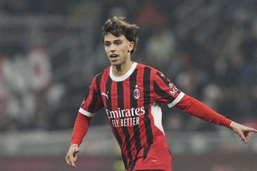 Joao Felix del AC Milan durante el partido contra el Inter de Milán en la Serie A de Italia, el miércoles 5 de febrero de 2025.