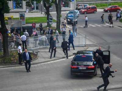 En “riesgo de muerte” el primer ministro de Eslovaquia, Robert Fico, tras tiroteo (Video)