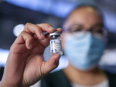La linfadenopatía, un efecto secundario de la vacuna  covid-19, señalan especialistas