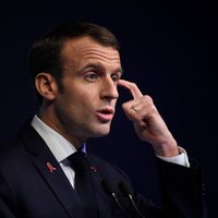 Macron desdice a su primer ministro y cancela aumento a combustibles