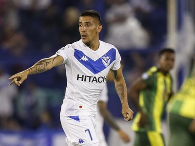 Vélez quiere quedarse con Centurión y prepara una gran jugada por el volante