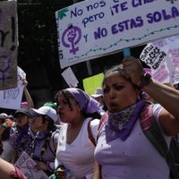 ¿Por qué las mujeres usan morado para asistir al 8M?