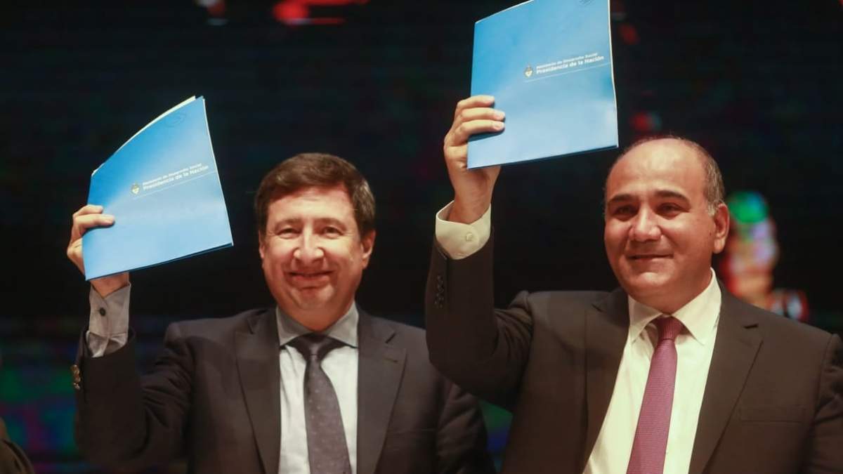 Daniel Arroyo y Juan Manzur.  Fuente: (Twitter)