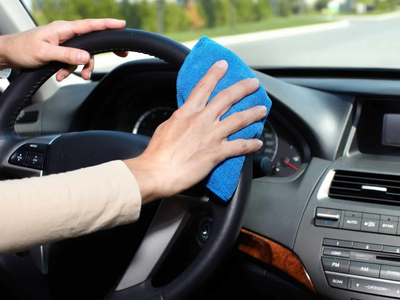 Con solo 4 ingredientes, prepará esta mezcla "mágica" para dejar reluciente el interior de tu auto