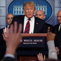 En conferencia, video e Instagram al estilo 'Game of Thrones”, Trump insiste en el muro
