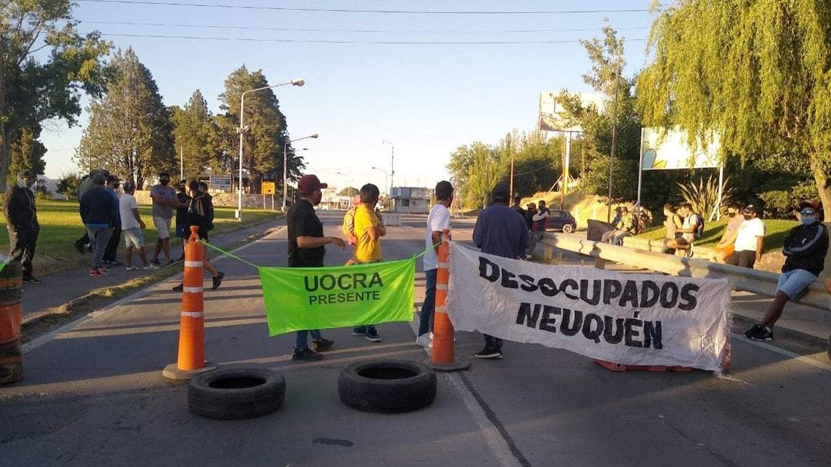 Piquete de desocupados de la UOCRA. Fuente: (Twitter)