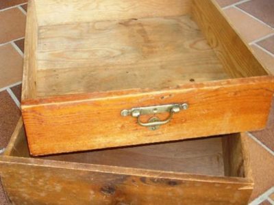 Si tenés cajoneras viejas, no las tires: mirá el hermoso estante que podés crear para guardar cosas