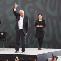 Por segunda ocasión en la semana abuchean a Del Mazo durante visitas de AMLO