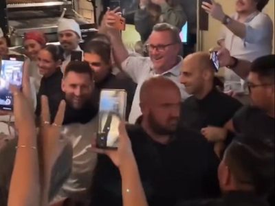 Messi en modo Maradona: a donde vaya lo siguen multitudes