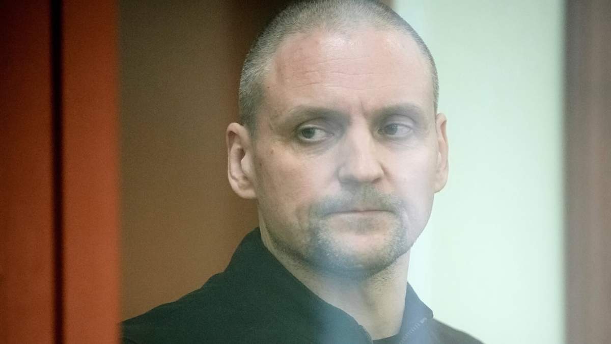 El activista ruso Sergei Udaltsov en el tribunal en Moscú el 21 de abril del 2025