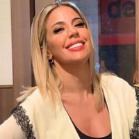 Colores cálidos y estilo chic: Virginia Gallardo armó su arbolito de Navidad glam junto a su hija
