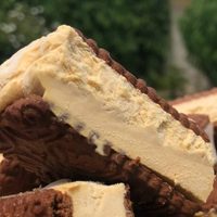Alfajor helado de chocotorta: una opción perfecta y riquísima para merendar los días de mucho calor