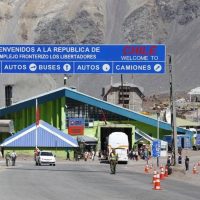 Se espera que miles de argentinos crucen a Chile durante el fin de semana largo y los comercios abrirán sus puertas