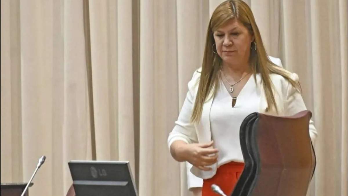 Gloria Ruiz fue destituida por la Legislatura provincial por "inhabilidad moral" tras una serie de acusaciones de corrupción. Fuente: (Diariamente Neuquén)