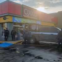 Grupo armado ataca un OXXO y mata a adolescente de 16 años que iba con su familia en Zamora