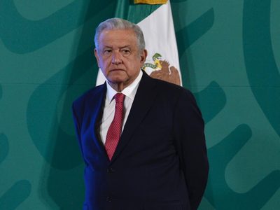 AMLO pide seguir ejemplo de Cristiano Ronaldo para combatir la obesidad