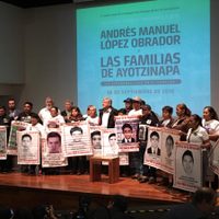 Mensaje de AMLO, 'una luz de esperanza”: padres de los 43