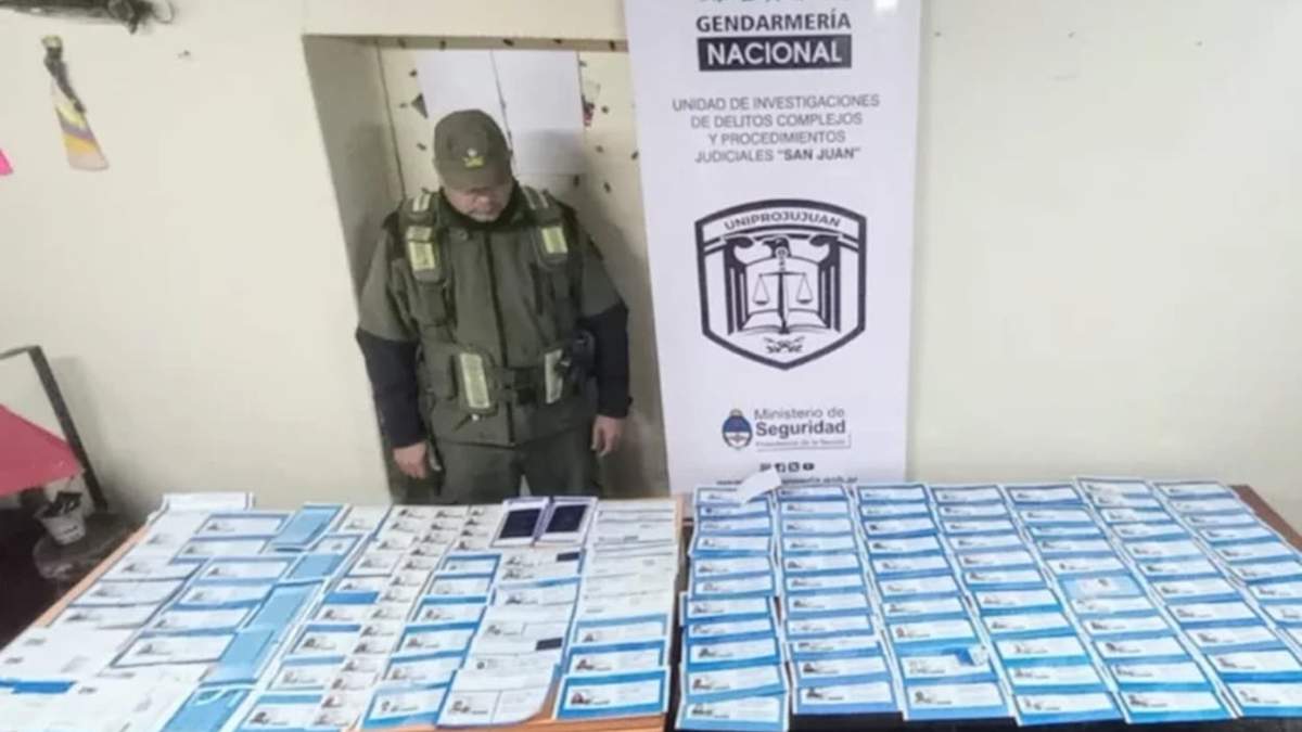 Imputaron a una funcionaria que hacía documentos truchos