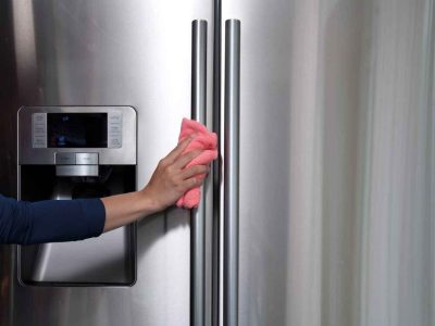 Con 1 ingrediente: el truco de la abuela para dejar reluciente por fuera tu heladera de acero inoxidable