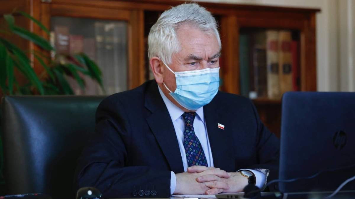 Enrique Paris, ministro de Salud de Chile