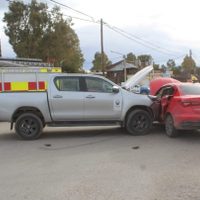 Una policía resultó herida en un choque en Centenario
