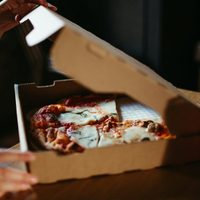 No tires la caja de pizza vacía: mirá cómo crear esto tan fabuloso para decorar tu casa, que ni parece reciclado
