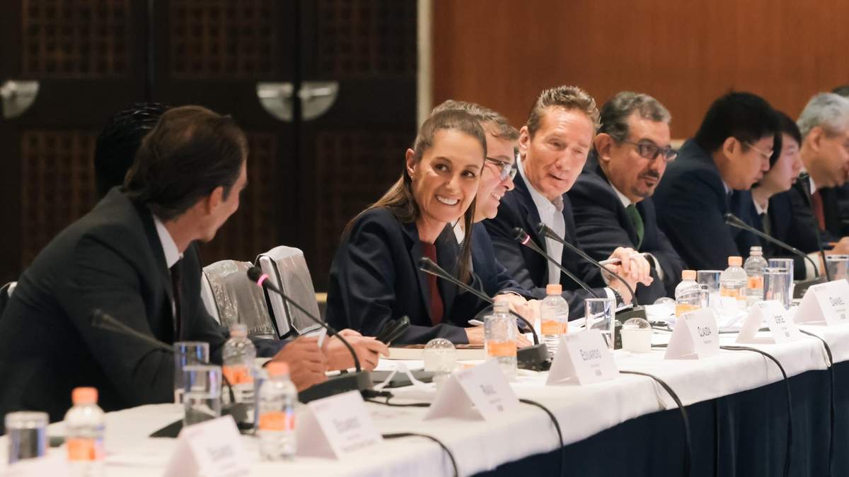 La aspirante presidencial en la reunión con los banqueros