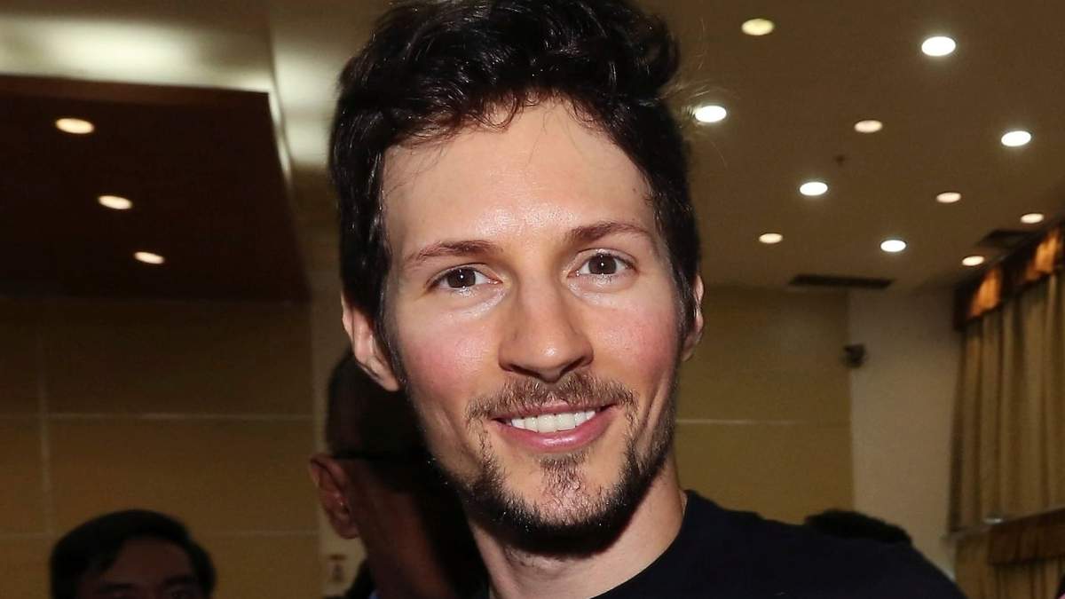 En esta imagen de archivo, el cofundador de Telegram, Pavel Durov, sonríe tras una reunión con el ministro de Comunicación e Información de Indonesia, en Yakarta
