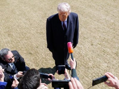 Trump plantea la posibilidad de una "toma amistosa de control de Cuba" tras conversar con La Habana