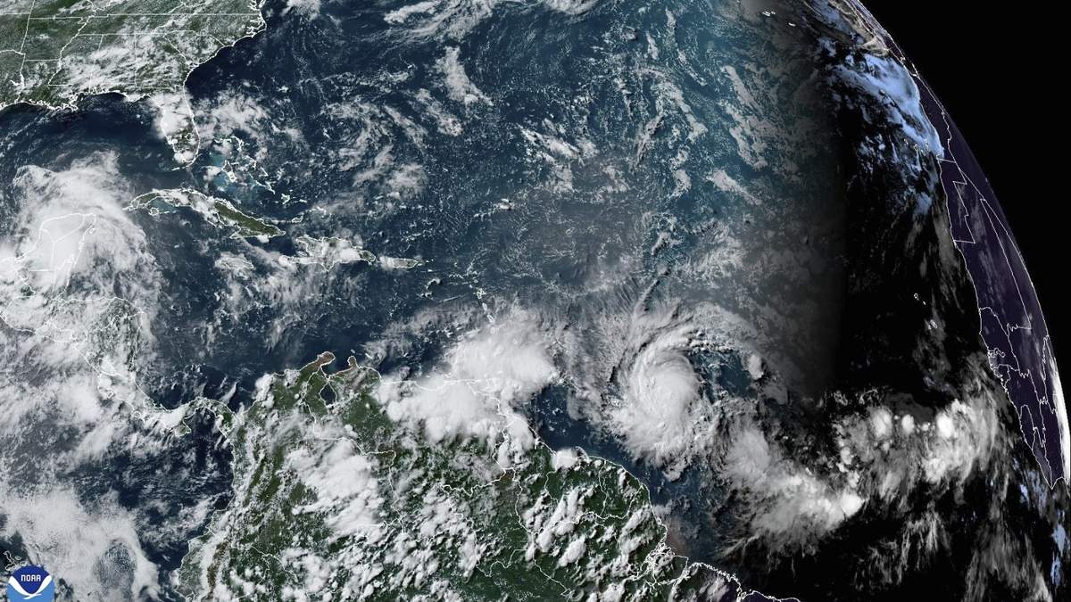 Imagen satelital del huracán Beryl