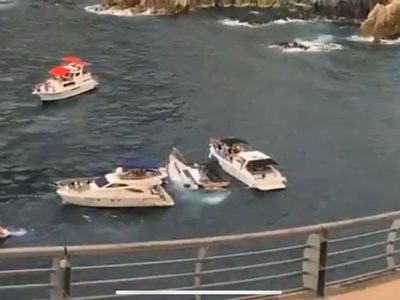 Captan momento en que yate turístico se hunde en Acapulco