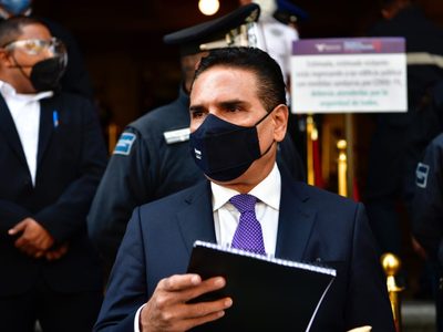 Antes de irse, Silvano Aureoles aprueba 12 nuevas notarías