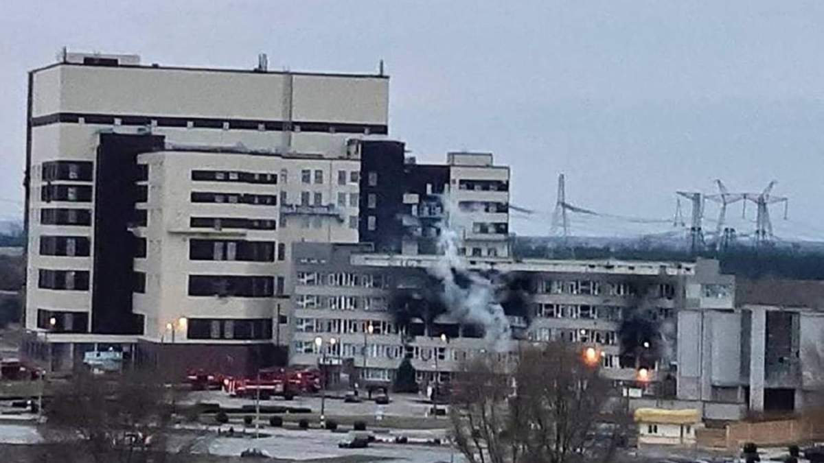 Un incendio en la planta nuclear de Zaporizhzhia, la más grande de Europa, tras caer en manos de fuerzas rusas
