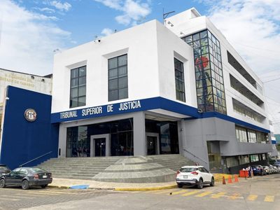 Actuario del Poder Judicial de Tabasco exige dos millones de pesos a médico que lo acusa de fraude