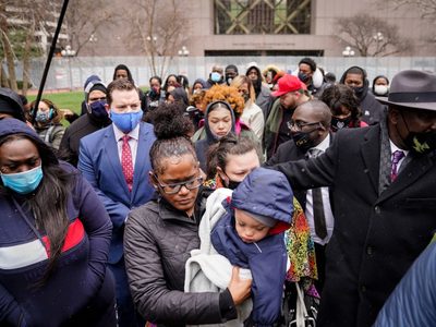 Mineápolis, en toque de queda tras la muerte de afroamericano a manos de la policía