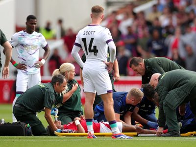 Danilo, futbolista del Nottingham Forest, sufre escalofriante lesión (Video)