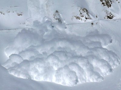 Video: una avalancha ocasionó flor de susto en el cerro Catedral