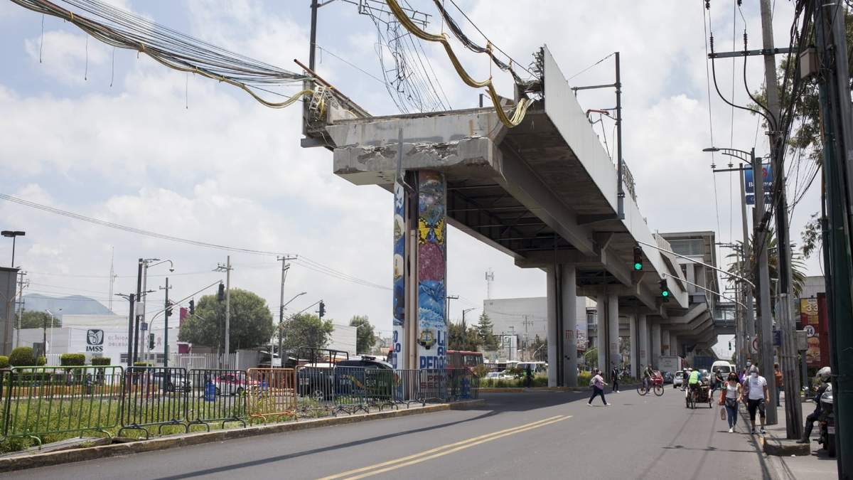 Zona donde colapsó una trabe metálica con dos vagones, en las inmediaciones de la estación Olivo